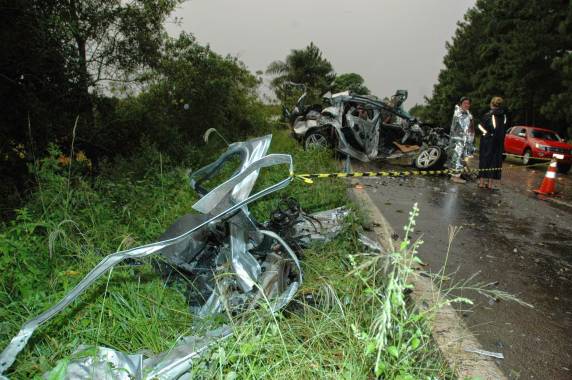 Irmãos morrem em acidente na ERS 135 - foto 5
