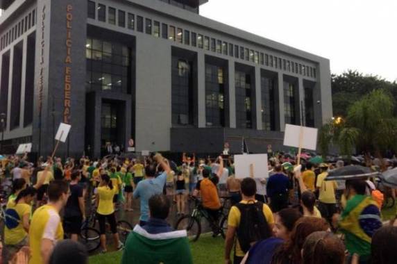 Grupos se reuniram para protestar contra o governo federal e a corrupção