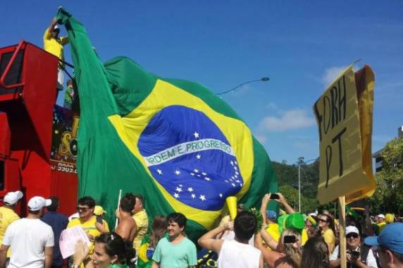Os 

manifestantes devem sair em caminhada da Avenida Beira-Rio até o Centro