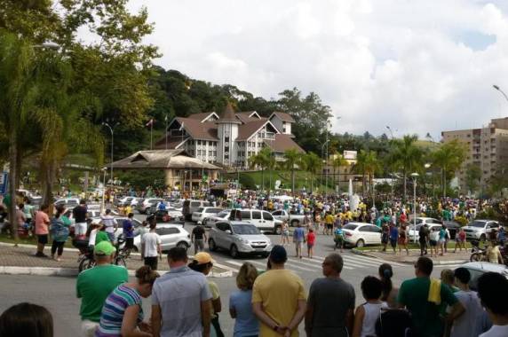 Moradores de Itajaí protestam pelo impeachment de Dilma Rousseff - foto 3