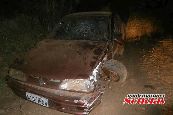 Duas pessoas ficaram feridas em colisão no interior de Três de Maio - foto 3