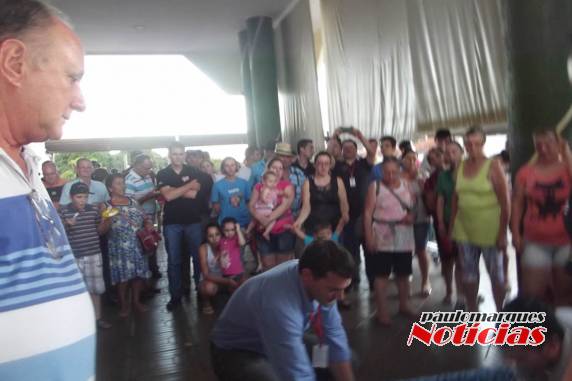 Um
show de prêmios no 5º aniversário do Super Benedetti - foto 2