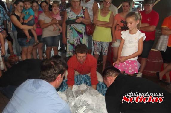 Um
show de prêmios no 5º aniversário do Super Benedetti - foto 4