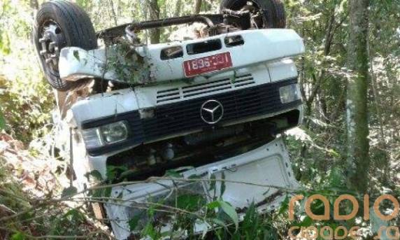 Caminhão carregado com
frutas com destino a Santo Ângelo tomba na BR 285, em Coronel Barros - foto 5