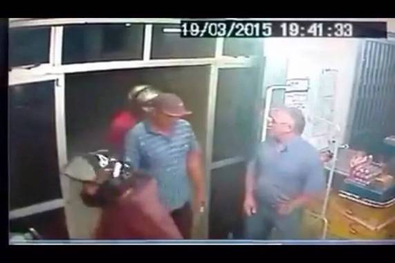 Moradores
do bairro Ilhota em Itapema estão assustados com a onda de assaltos - foto 2