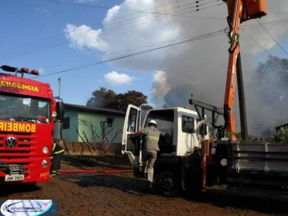 Casa é consumida pelo fogo em Panambi - foto 3