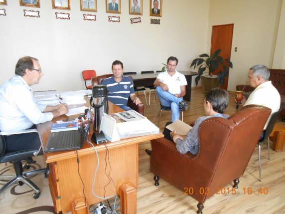 Prefeito Gilberto Marasca recebe
representantes do Programa Pro Leite Noroeste Fase 2 - foto 3