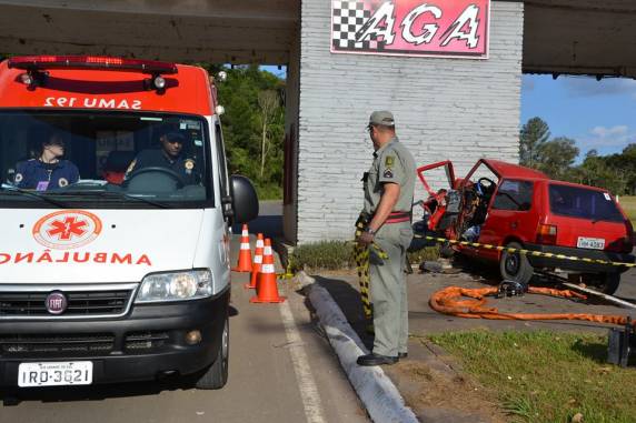 Homem morre ao colidir carro no pórtico do Autódromo em Guaporé - foto 3