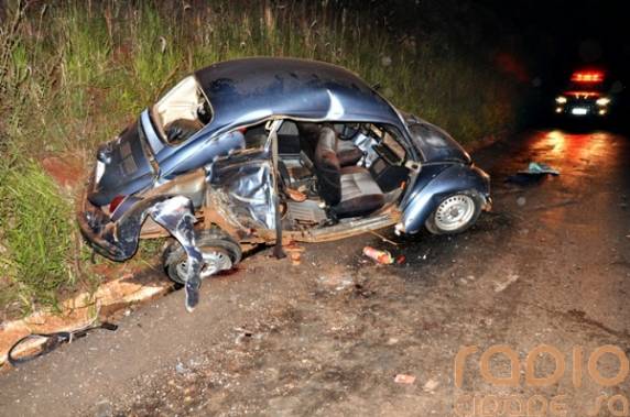 Uma criança morre e quatro ficam feridos em grave acidente
na BR 285 em Vitória das Missões - foto 3