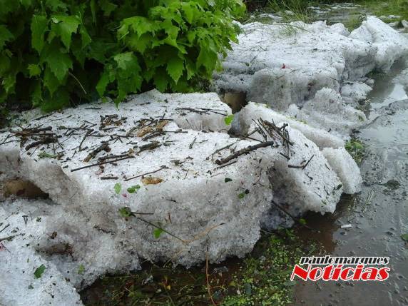 Chuva de granizo atinge Curitibanos e
danifica casas em Santa Catarina - foto 2