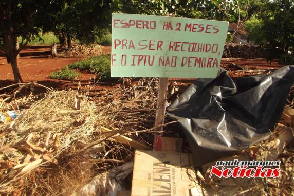 A cidade está tomada de entulhos