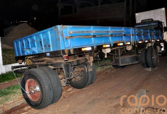 Acidente na Getúlio Vargas deixa uma pessoa ferida na noite
desta terça-feira, em Santo Ângelo - foto 2