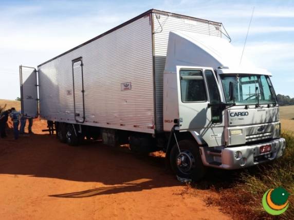 Motorista é amarrado dentro de baú de caminhão durante assalto em Passo
Fundo - foto 2