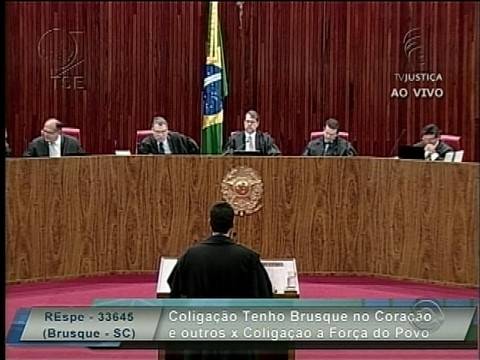 Políticos utilizaram publicidade institucional em campanha de reeleição