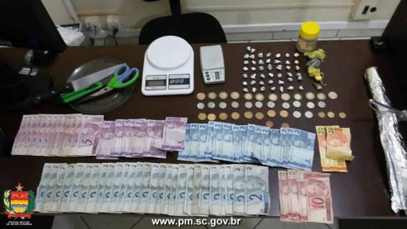 Polícia Militar derruba mais um ponto de tráfico em 

Balneário Camboriú - foto 4