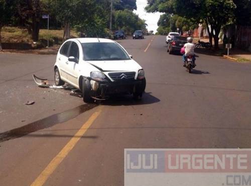 Condutora lesiona o rosto em acidente no centro de Ijuí - foto 2