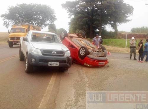 Carro capota em acidente na ERS 522 em Ijuí - foto 2