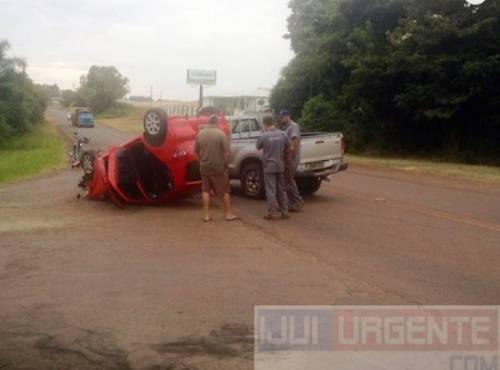 Carro capota em acidente na ERS 522 em Ijuí - foto 5