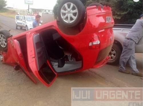 Carro capota em acidente na ERS 522 em Ijuí - foto 3