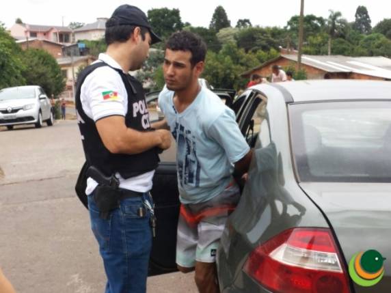 Polícia Civil
estoura boca de fumo que possuía sistema de vídeo-monitoramento em Passo Fundo - foto 2