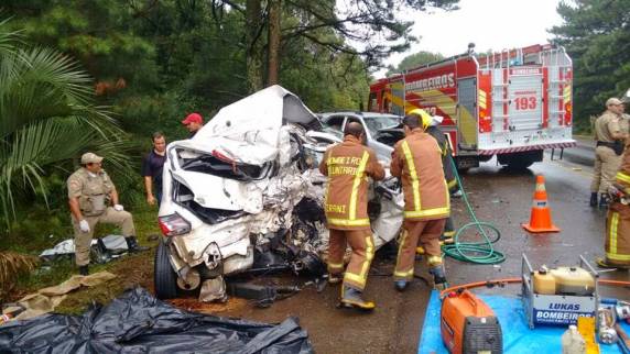 Colisão deixa cinco mortos e dois feridos na BR-153 - foto 5