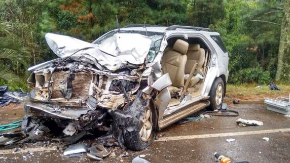 Colisão deixa cinco mortos e dois feridos na BR-153 - foto 2