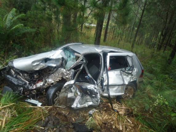 Duas pessoas morrem e 11 ficam feridas em acidente na
BR-470 em SC - foto 3