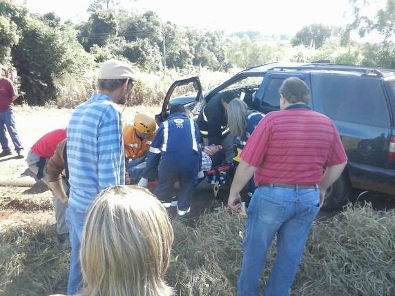 Saída de pista com capotagem deixa motorista ferido na RS 342 em Horizontina - foto 4