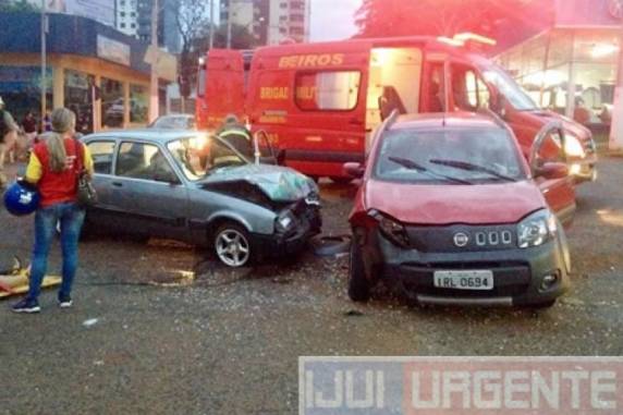 Quatro feridos em acidente no centro de Ijuí - foto 5