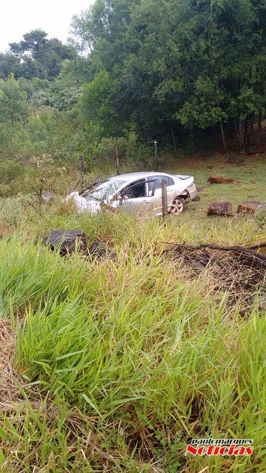 Aquaplanagem provoca saída de pista na BR 472 em Três de Maio - foto 2