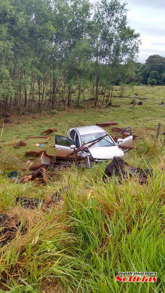 Aquaplanagem provoca saída de pista na BR 472 em Três de Maio - foto 3