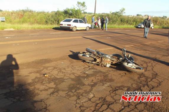 Jovem sem habilitação se envolve em acidente no
trevo do parque em Três de Maio - foto 3