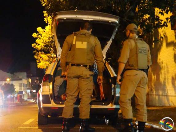 Polícia apreende cinco depois de perseguição e barreira - foto 5