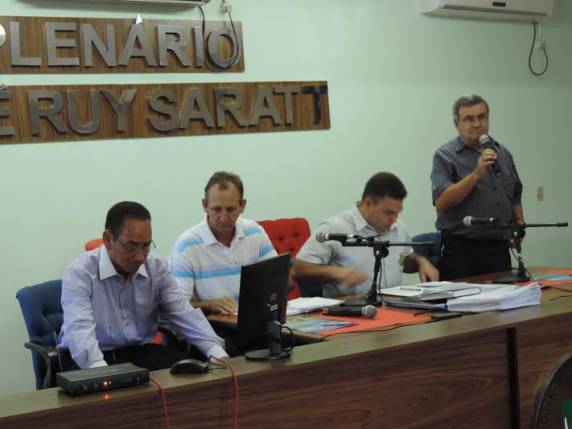 Câmara de Vereadores de Garruchos lotada em reunião regional 

sobre Barragem Garabi - foto 2
