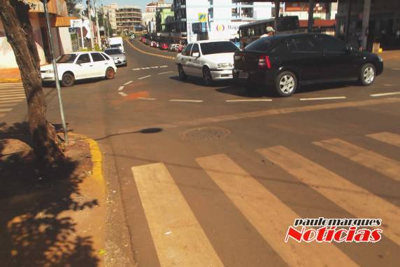 Acidente com danos materiais na nova rótula
da rua Horizontina - foto 3