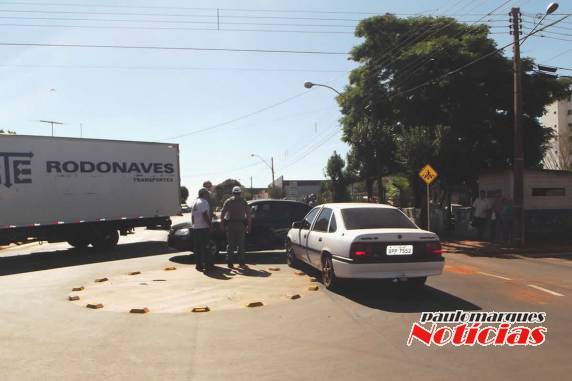Acidente com danos materiais na nova rótula
da rua Horizontina - foto 5