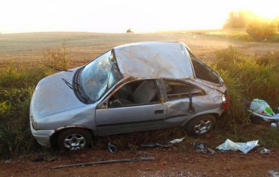 Condutor capota veículo no interior de São Luiz Gonzaga - foto 3