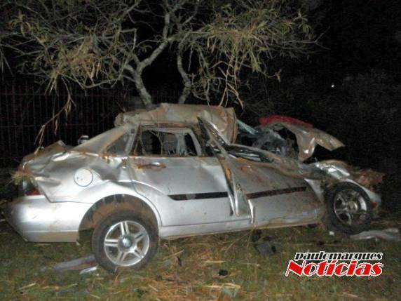 Jovem morre após carro sair da pista e capotar na BR 386 - foto 2