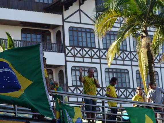 Cidades de SC têm protestos contra corrupção na tarde deste domingo - foto 6