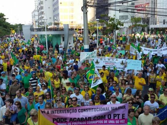 Cidades de SC têm protestos contra corrupção na tarde deste domingo - foto 3