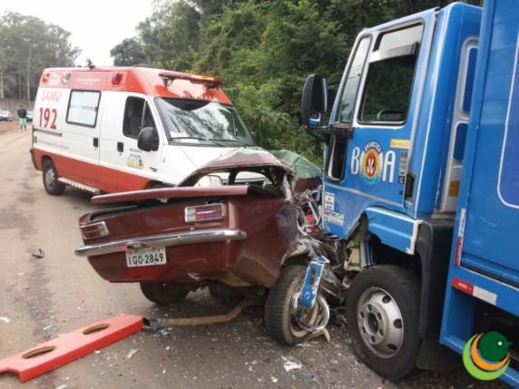 Colisão frontal entre carro e caminhão deixa jovem gravemente ferido em Passo Fundo - foto 3