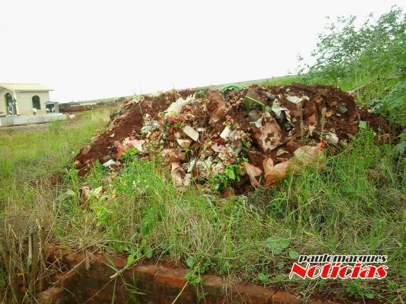 Comunidade está preocupada com a situação do cemitério
de Espirito Santo-Alegria - foto 2