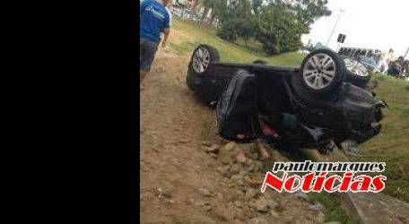 Caminhão e tombam na BR 101 após colidirem em Balneário Camboriú - foto 5
