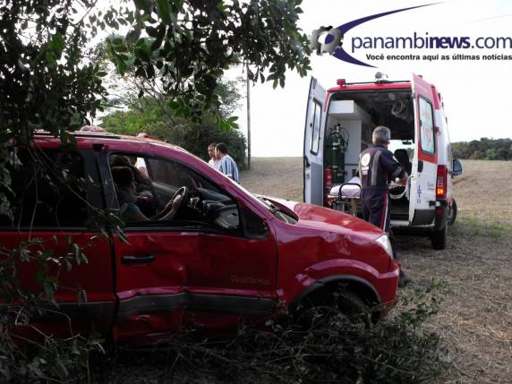 Capotamento deixa condutora ferida, na BR 285, em Panambi - foto 2