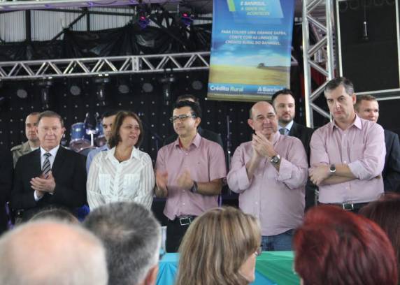 Prefeito Casali é eleito novo presidente
da Associação dos municípios da região Fronteira Noroeste - foto 3
