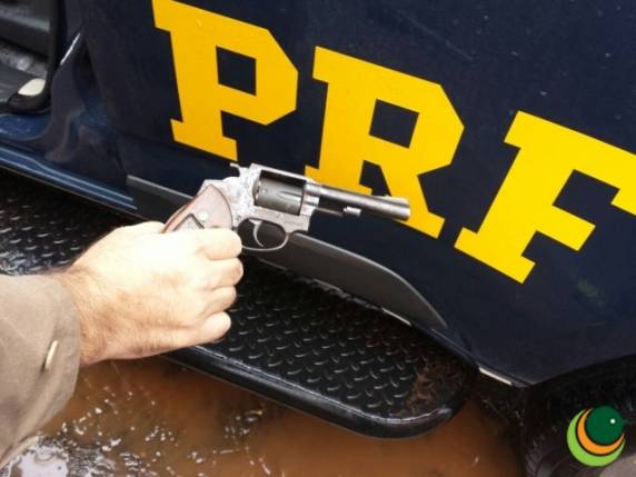 Polícia Rodoviária Federal prende dupla com carro roubado após perseguição e tiroteio em Passo Fundo - foto 6