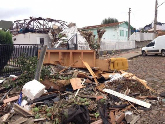Cerca de 800 mil foram afetados por efeitos de tornado e vendavais em SC - foto 3