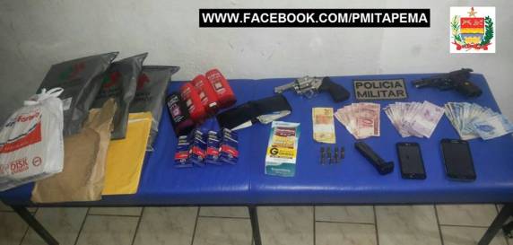 Polícia 

Militar de Itapema liberta reféns e prende dois autores de roubo dentro de farmácia - foto 3