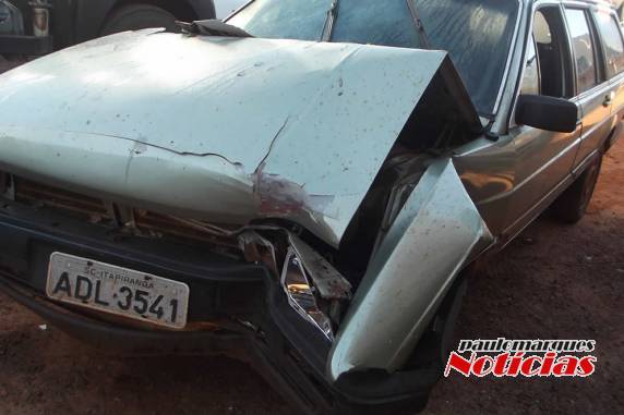 Motorista bate com veículo em poste da rede elétrica e foge
do local, em Três de Maio - foto 4