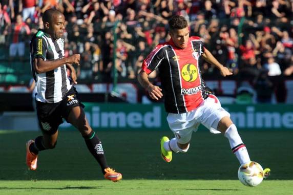 O último toque fica preso como o grito da garganta dos 13.682 torcedores no Orlando Scarpelli. 

Culpa do jogo travado e marcado, na primeira decisão do estadual 2015